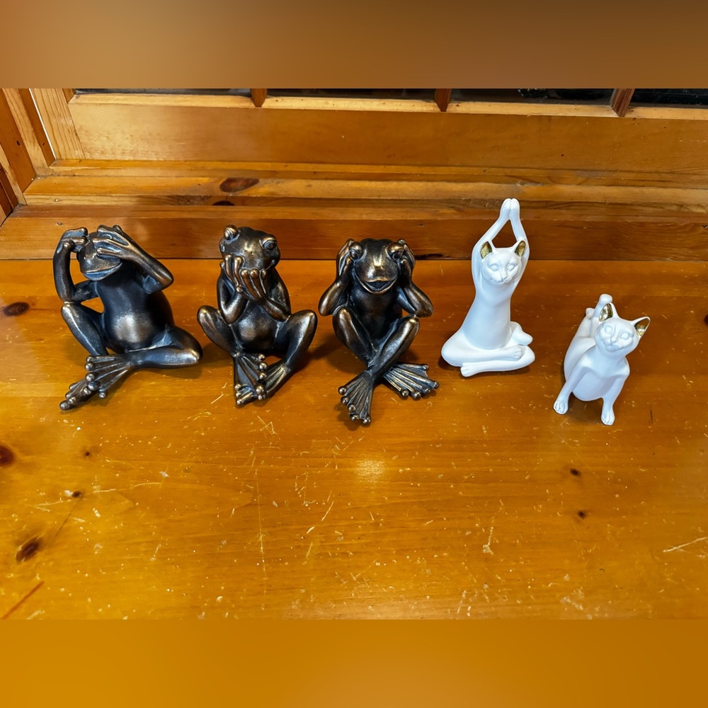 Decorative Funny Frog and Cat Figurines